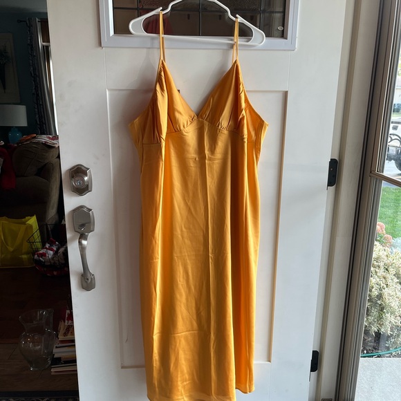ABERCROMBIE & FITCH nwt Mustard Yellow Ruched Satin Slip Midi Dress - Picture 3 of 7